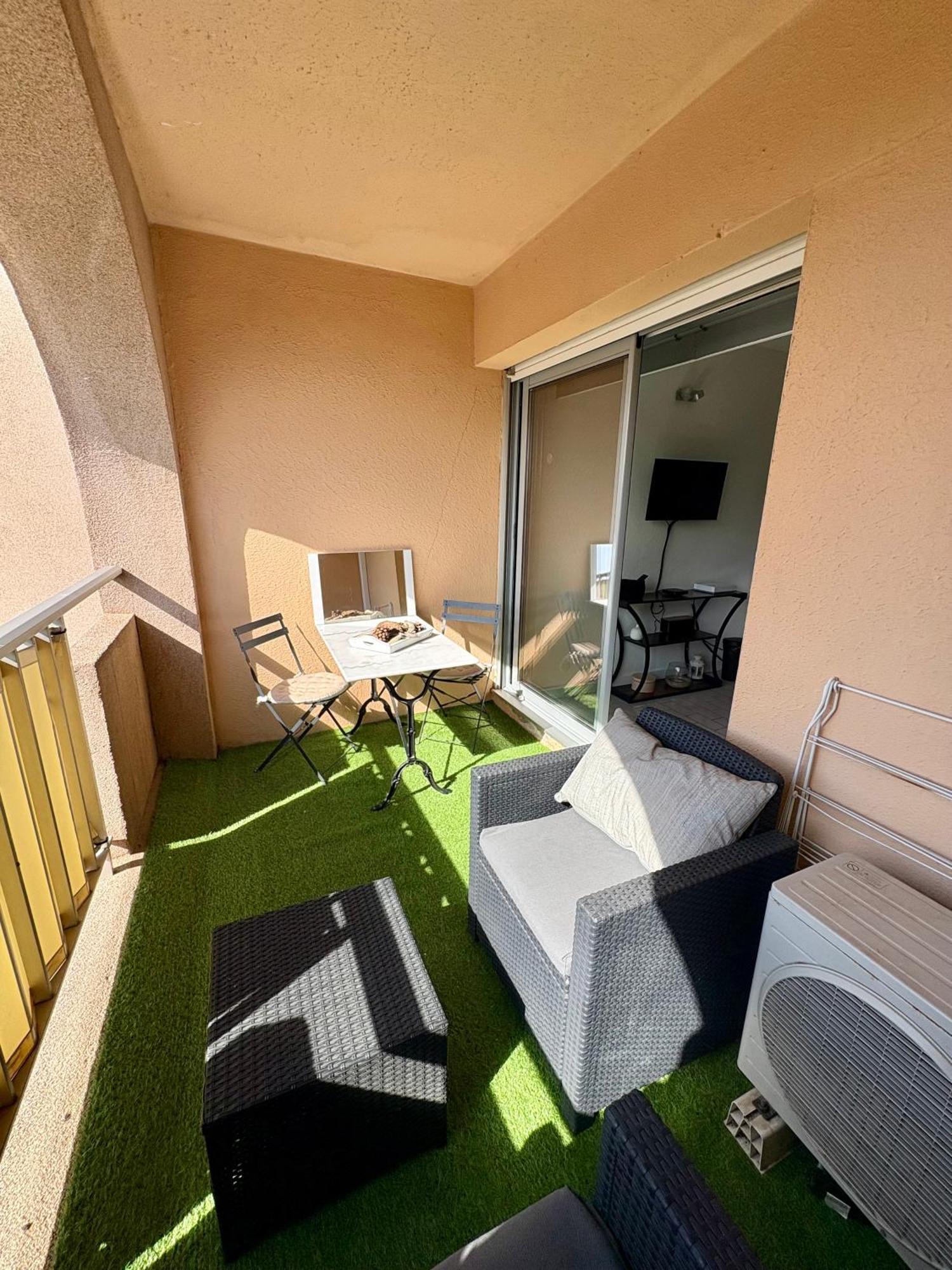 Sejour Au Port Apartment *